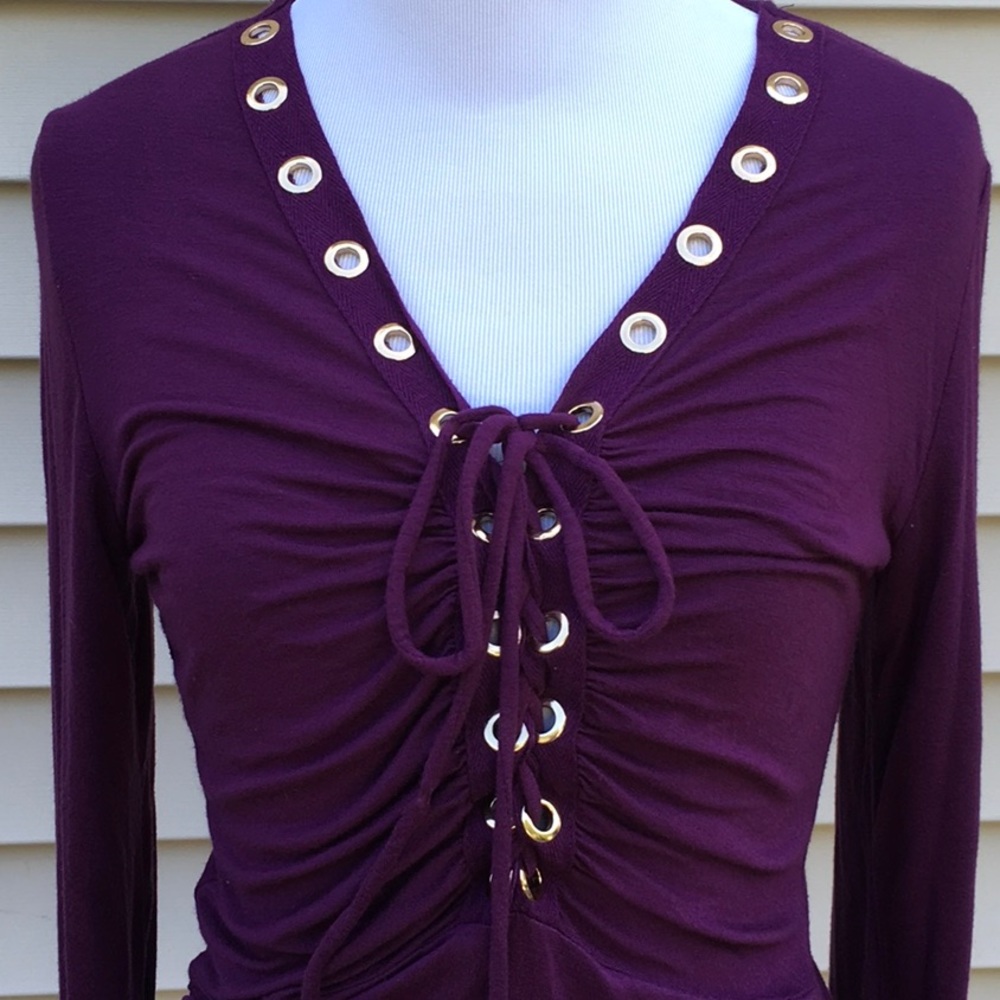 VENUS V-Neckline Top